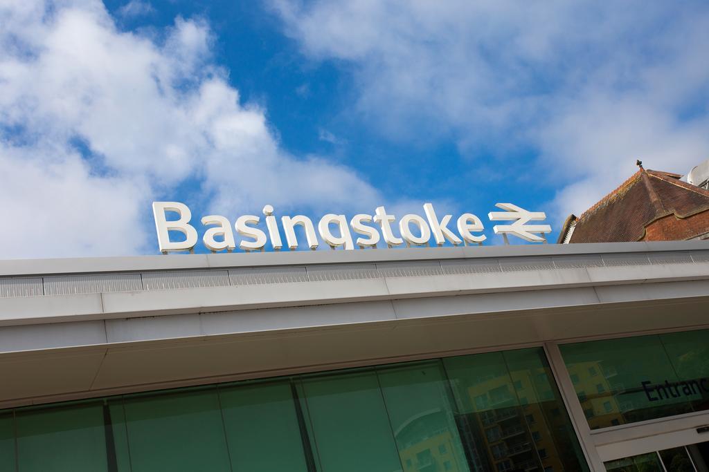 Basingstoke Apartments - Sherborne House, City Centre Victorian Apartments Habitación foto